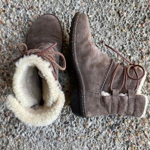 Ugg Caspia suede boot Size 7